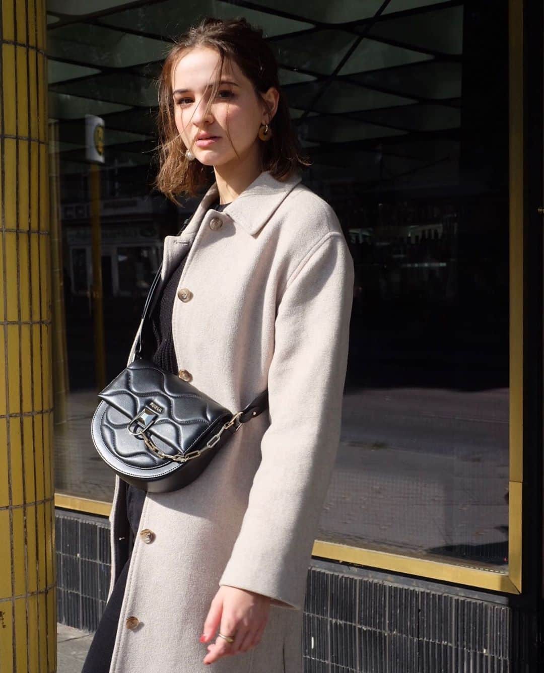 フルラのインスタグラム：「The perfect blend of pretty and tough: let the Furla Miss Mimi complement your trendsetting style like @lisa.vicari .  #furlaopeningparty #thefurlasociety #furlafeeling #newcollection #furla #accessories #fashion」