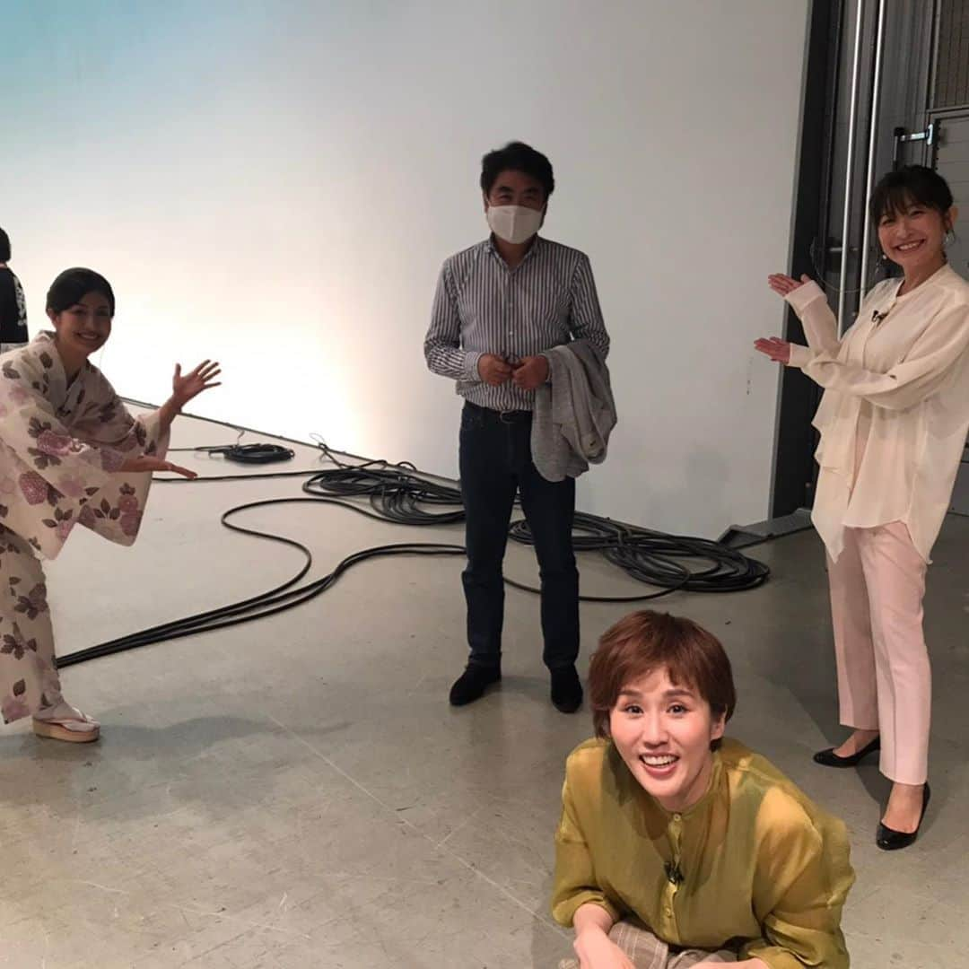 小野真弓さんのインスタグラム写真 - (小野真弓Instagram)「こんばんは🌙お知らせです📺✨ bsフジ  9月27日(日) 17:00～17:55 『もしもで考える なるほど！なっとく塾』 今回のテーマは、、 🌍もしもミクロの世界に行けたなら❓ 🌏もしもオノマトペがなかったら❓ #bsフジ  #もしもで考えるなるほどなっとく塾 #オノマトペ#ミクロの世界#ykkap オノマトペ、、私オノマユミ、、 他人事とは思えない😂 日常で使っていて当たり前だと思い込んでる、ありがたーい事に沢山気づかされました(*´ー｀*)💡✨ 是非ご覧ください😊」9月22日 19時28分 - hanaharuaroi