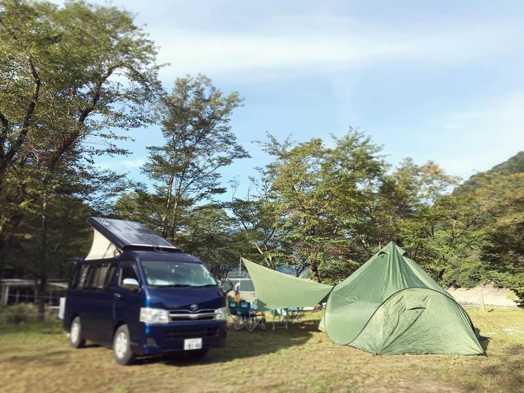 ?SHIRO?のインスタグラム：「🍀 キャンプだほい🏕 . #46と81 #丹沢湖#キャンピングカー#シルバーウィーク #マリー四郎#4歳8ヶ月#塩顔男子#ミニチュアダックス#ミニチュアダックスフンド#ブラックタン#ブラタン#ロングコート#家族#犬のいる生活#dog#blacktan#miniaturedachshund#dachshund#instadog#dogstagram#petstagram#pet#dachshundsofinstagram#love#instagood#lovedog#justdachshunds#petbiyori」