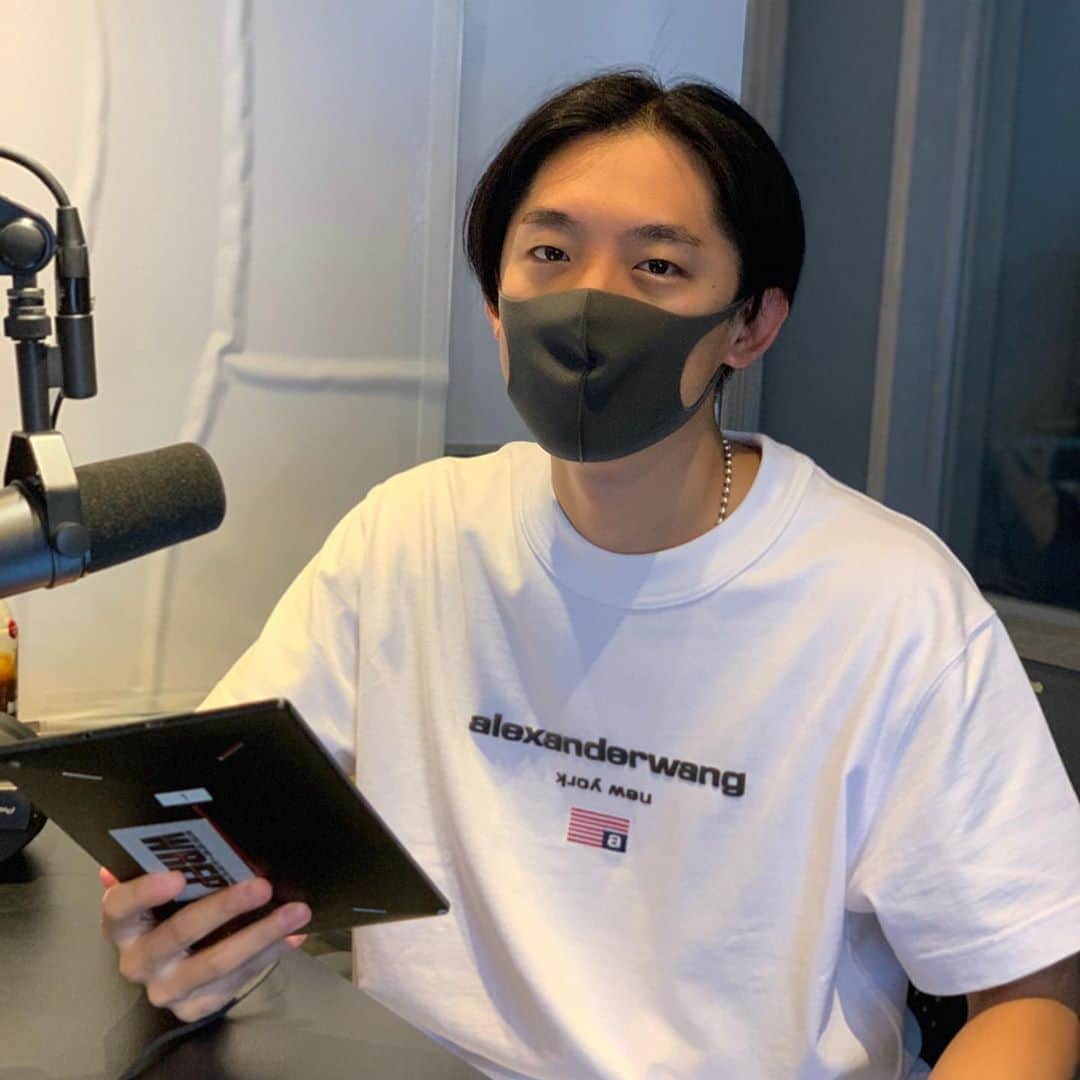 のインスタグラム：「今夜も火曜日22時からは、 WREPにて、#ロックザハウス 放送です。  今夜は、10月3日に配信予定のスタジオライブについて話してますので、是非聴いてください^_^  #kenthe390 #ロックザハウス」