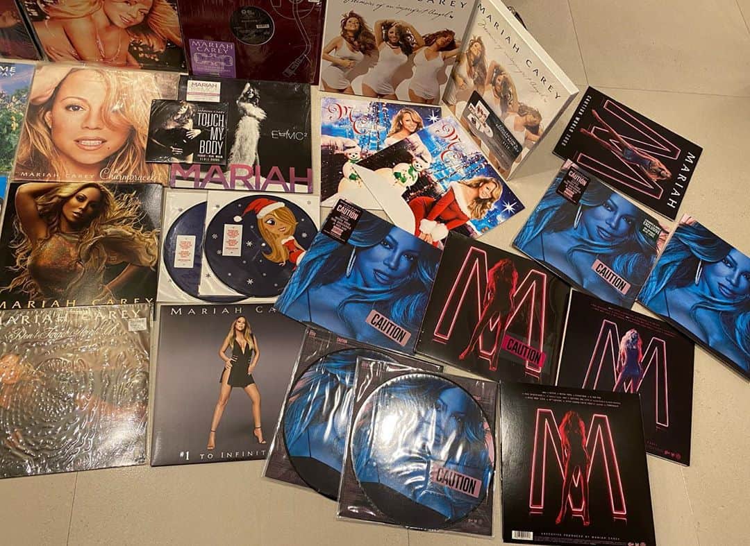 クォン・スンイルさんのインスタグラム写真 - (クォン・スンイルInstagram)「30주년 재발매 LP들이 오기전에  그동안 모아왔던 LP 정리 ☺️  #머라이어캐리 #30주년 @mariahcarey  #MariahCarey #TheRarities  #MiMi #Lambily #Lambs #Vinyl #30thAnniversary #MC30」9月22日 19時35分 - urbankwon