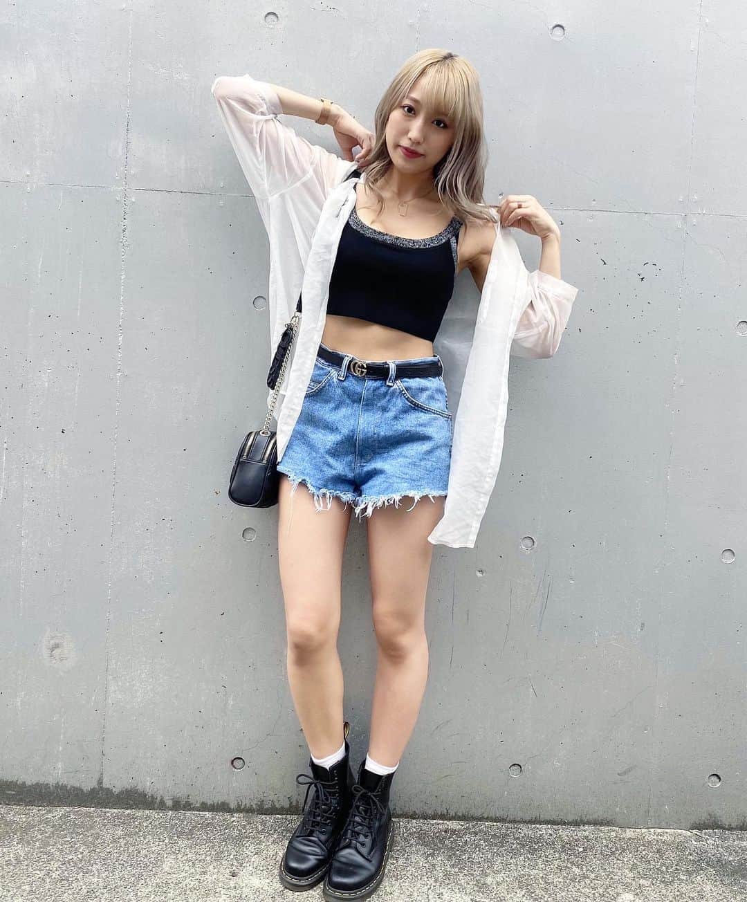 のインスタグラム：「今日で4連休おわりだねーーー！！﻿ ﻿ 連休中お仕事だった人 おつかれさまでした😊🔅 明日から お仕事の人はまたがんばろっ♡♡﻿ ﻿ ﻿ #配信者#ライバー#ビジョビ#他撮り#honoka#秋服コーデ#Japanesegirl#着痩せコーデ#美脚女子#スタイルアップ#ショーパン#シースルートップス#可愛くなる #ほのこーで」