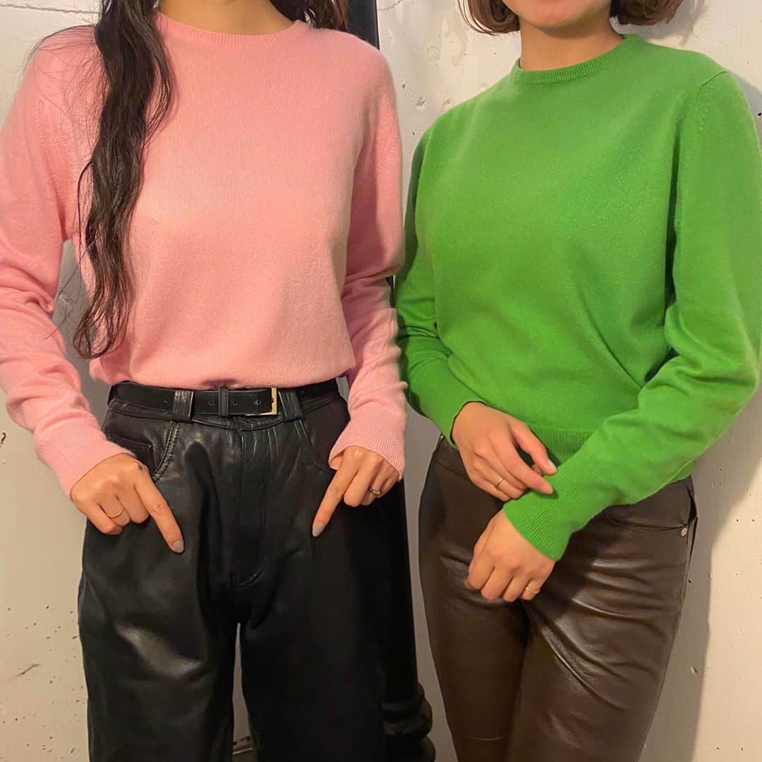 NUTTY Vintage&Collectibleのインスタグラム：「🍃NEW ARRIVAL🍃  ☑︎vtg color cashmere knit sweater  プレーンな薄手のニットセーター。 絶妙な色合いのものを選んで秋もカラフルに💚  ＊VINTAGE ONLINE STOREにてお買い求めいただけます＊  ------------------------------------ 🛍NUTTY通販について🛍 ------------------------------------- ＜ONLINE STORE＞ VINTAGE▶︎http://nutty.theshop.jp/ USED SELECT▶︎https://nuttyselect.official.ec/ （プロフィールページURLよりjump🕊） ㅤㅤㅤㅤㅤㅤㅤㅤㅤㅤㅤㅤㅤ ＜VIDEO CHAT SHOPPING＞ テレビ電話をお繋ぎして、リアルタイムでご案内いたします。詳細は過去の投稿をご覧ください。」