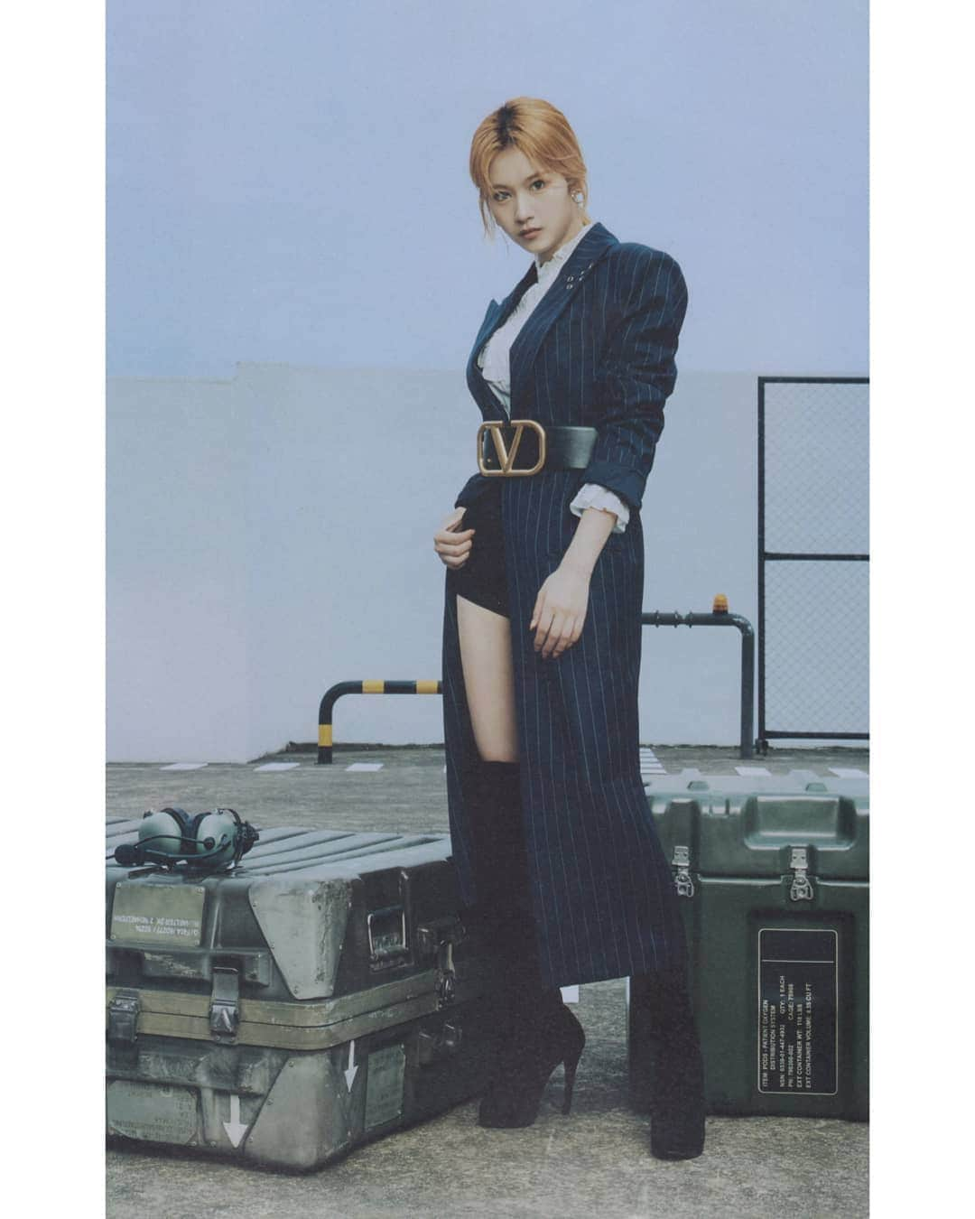 サナさんのインスタグラム写真 - (サナInstagram)「[SCAN] TWICE : World In A Day . Cr. Timetotwicee ーーーーーーーーーー Follow > @sana.twice.kr < . @twicetagram #TWICE#트와이스#ONCE#Sana#사나 #Nayeon#나연#Jeongyeon#정연#Momo#모모#Jihyo#지효#Mina#미나#Dahyun#다현#Chaeyoung#채영#Tzuyu#쯔위」9月22日 19時36分 - sana.twice.kr