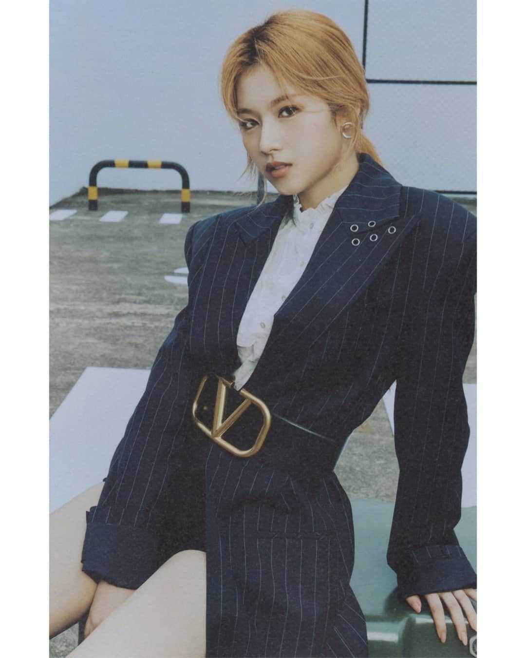 サナさんのインスタグラム写真 - (サナInstagram)「[SCAN] TWICE : World In A Day . Cr. Timetotwicee ーーーーーーーーーー Follow > @sana.twice.kr < . @twicetagram #TWICE#트와이스#ONCE#Sana#사나 #Nayeon#나연#Jeongyeon#정연#Momo#모모#Jihyo#지효#Mina#미나#Dahyun#다현#Chaeyoung#채영#Tzuyu#쯔위」9月22日 19時36分 - sana.twice.kr