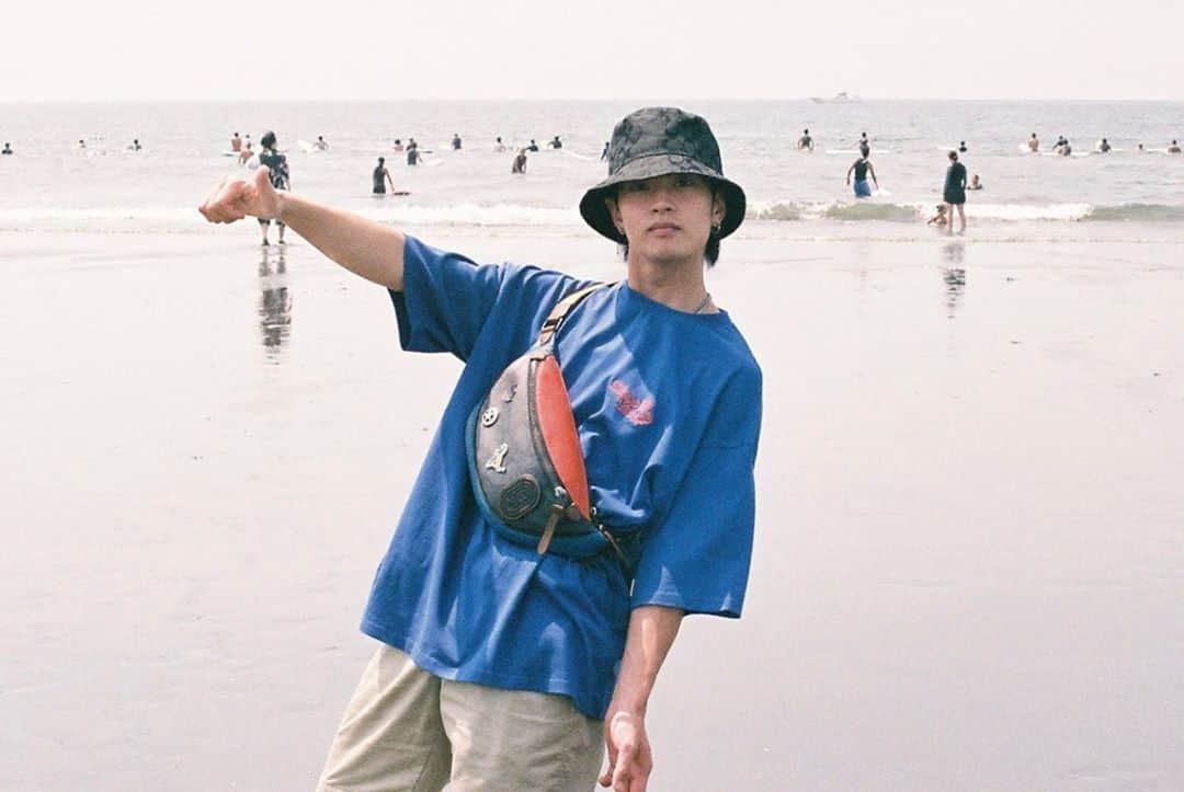 桑畑亨成のインスタグラム：「台風ドルフィンには気をつけていきましょな！ 名前は好きだけどな〜  #ドルフィンがいるんじゃないか写真」