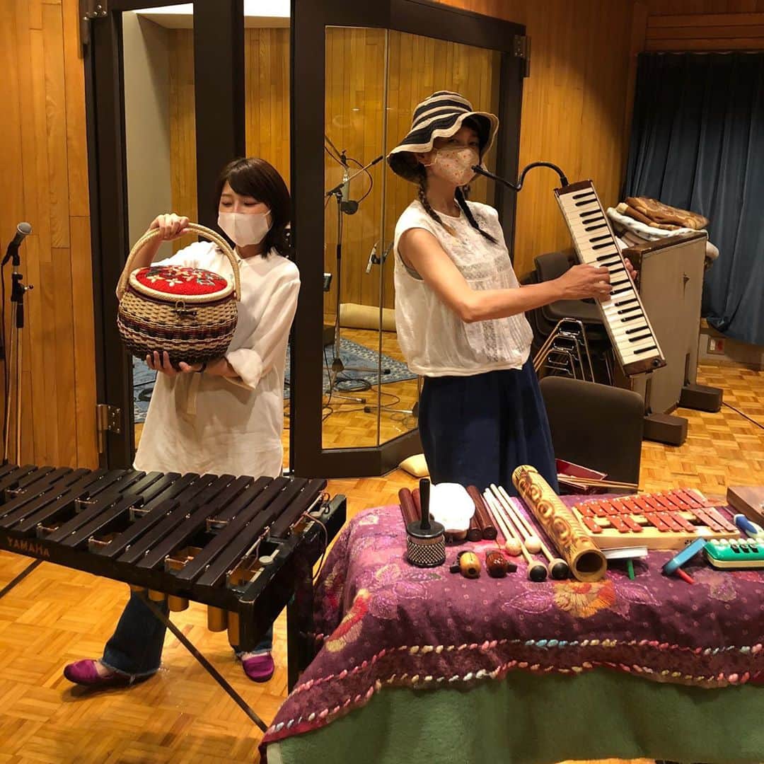 関取花のインスタグラム：「最近は諸々制作中で、大好きな方々とレコーディング三昧な日々です。そして音楽と平行して長年の夢だったとあることも進めています。早くお知らせできるように頑張ります😊」