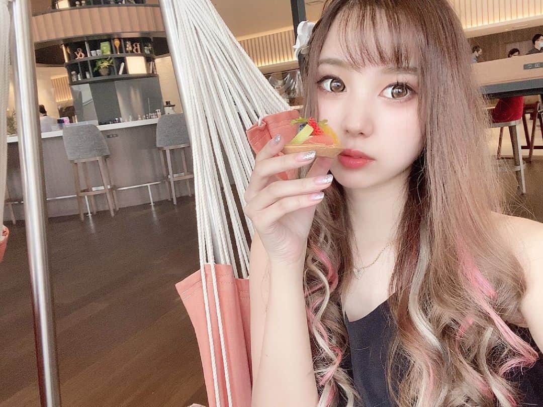 嶋谷愛（あいちゅん）のインスタグラム：「. #アフタヌーンティー ☕💭 タルト大好きまん。 . . . #ハンモック #afternoontea #国際通り #沖縄 #沖縄観光 #沖縄旅行 #Aloha #okinawa #宮古島 #石垣島 #l4l #❤」