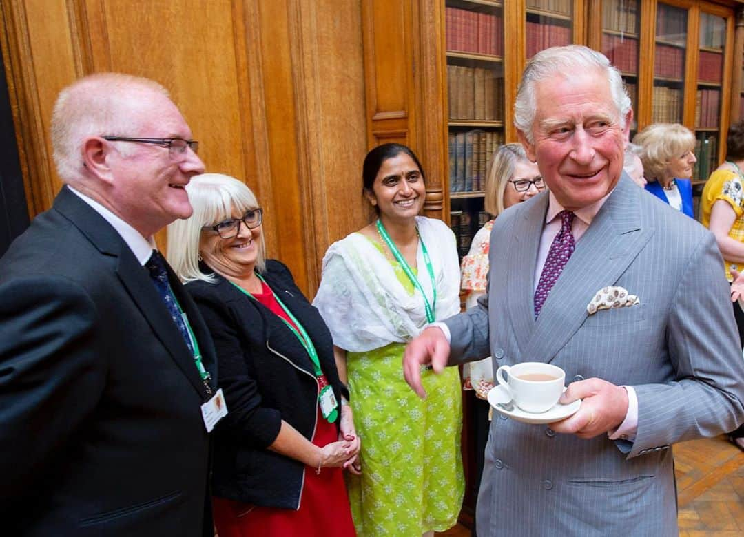 クラレンス邸さんのインスタグラム写真 - (クラレンス邸Instagram)「Since 1990, @macmillancancer Coffee Mornings have supported the charity and helped to ensure everyone affected by cancer is living life as fully as they can. ☕️ 🍰   To mark Macmillan’s 30th Coffee Morning, their Patron The Prince of Wales has praised the work of the charity, saying:   “Macmillan was founded on a notion of kindness and an impulse to help others in pain, and it is this culture of kindness that is still at the heart of Macmillan’s Coffee Mornings today.  “So, as we celebrate this important milestone,  I hope that you will join me in raising awareness of this great work and by hosting your own Coffee Morning this September.”  The Prince of Wales also raised ‘a cuppa’ in support of #MacmillanCoffeeMorning!   Take a look at our Story to see more and find out how to get involved.  📸 PA / Macmillan」9月22日 20時00分 - clarencehouse