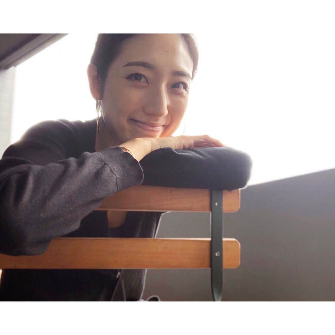 太田彩乃のインスタグラム：「秋が来た🍁 #ベランダ時間 #秋風 #風が気持ち良い #大好きな季節がやってきた」