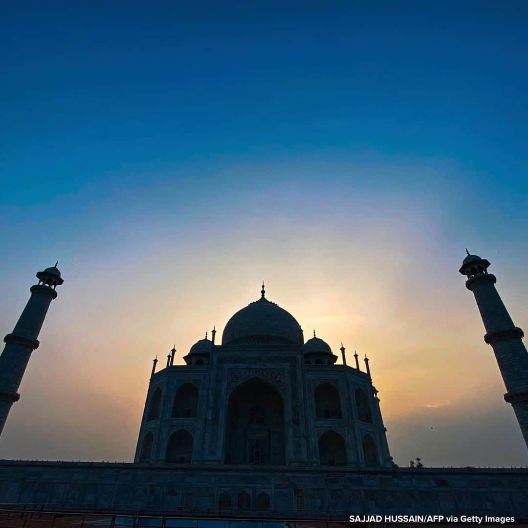 ABC Newsさんのインスタグラム写真 - (ABC NewsInstagram)「The Taj Mahal reopened to visitors this week in a symbolic business-as-usual gesture even as India looks set to overtake the US as the global leader in coronavirus infections. #tajmahal #india」9月22日 20時14分 - abcnews