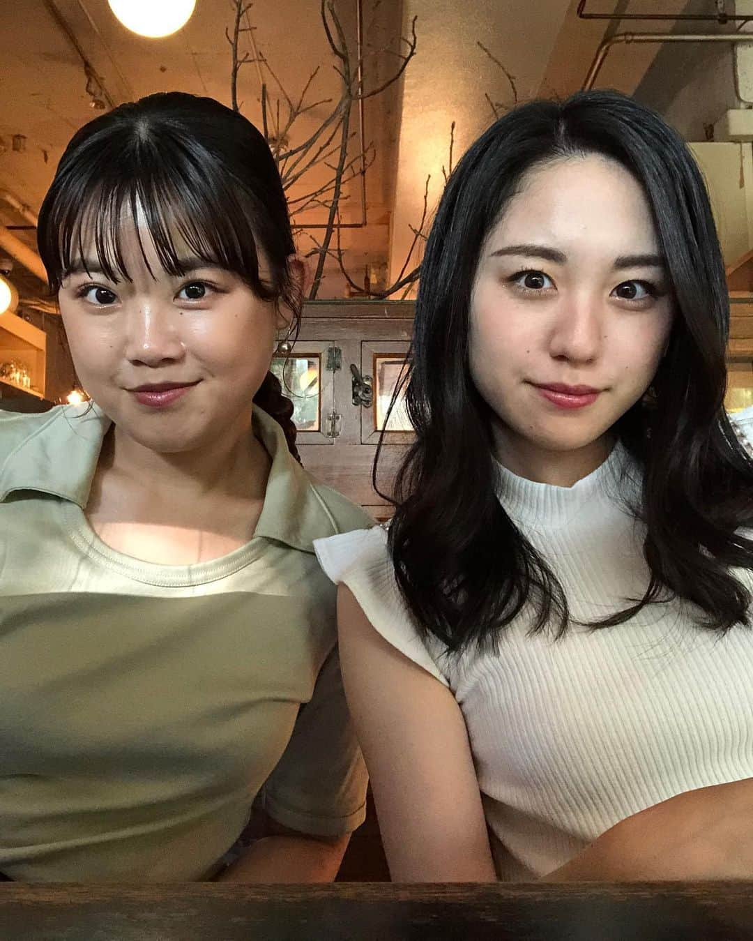 加藤梨里香さんのインスタグラム写真 - (加藤梨里香Instagram)「お散歩のお相手は深井なみか🌼🌼 最近は偶然遭遇することも多くてびっくりします。 . 今日の写真と、夏の写真📸 今日のまともな2ショットこれしかなかった🐭 . #お散歩 #autumn #summer」9月22日 20時07分 - ririka_kato_