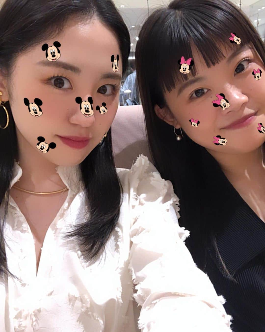 加藤梨里香さんのインスタグラム写真 - (加藤梨里香Instagram)「お散歩のお相手は深井なみか🌼🌼 最近は偶然遭遇することも多くてびっくりします。 . 今日の写真と、夏の写真📸 今日のまともな2ショットこれしかなかった🐭 . #お散歩 #autumn #summer」9月22日 20時07分 - ririka_kato_