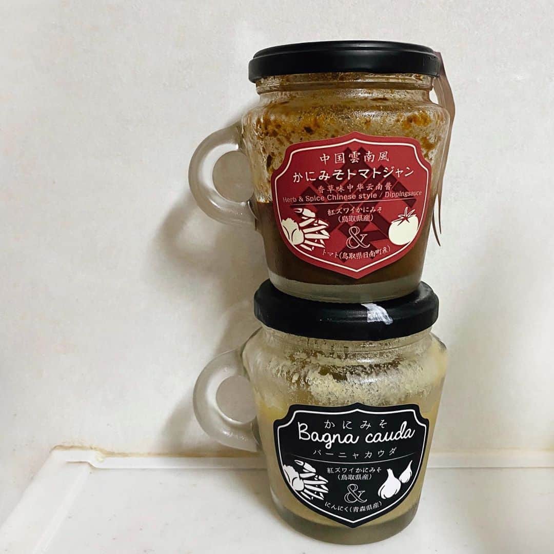 A❤︎❤︎❤︎のインスタグラム：「大好きな門永水産のかにみそシリーズ🦀 新商品の「かにみそトマトジャン」を使った アレンジの中華料理を2品作ったよー💕💕 ほんまに個人的にずっと美味しくてリピしていたので 新商品もとっても楽しみだったのー！！ 万能でめちゃ美味しいのでぜひ試して欲しい✨ . . #鳥取門永#かにみそトマトジャン_pr #かにみそトマトジャン #お料理#アレンジレシピ」