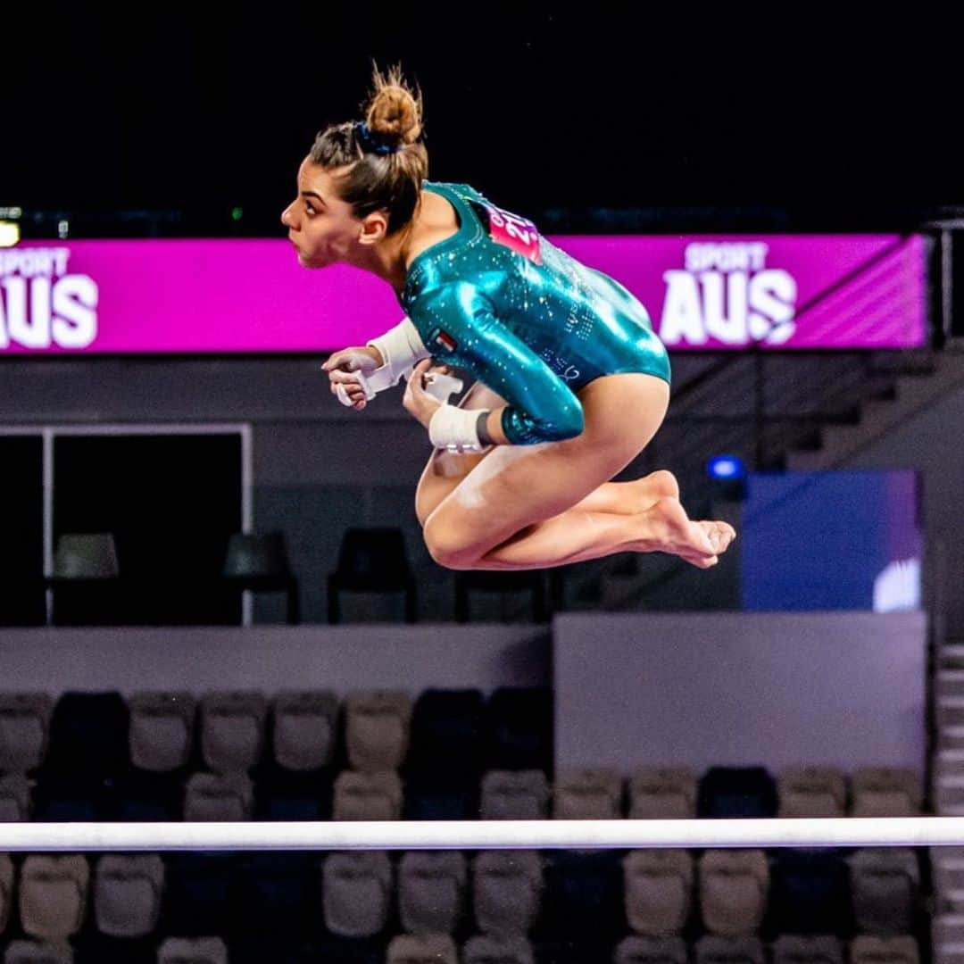 エミリー・チャンのインスタグラム：「Team Mexico 🇲🇽 in Melbourne 🇦🇺 #melbourne #gymnastics #sportsphotography #mexico」