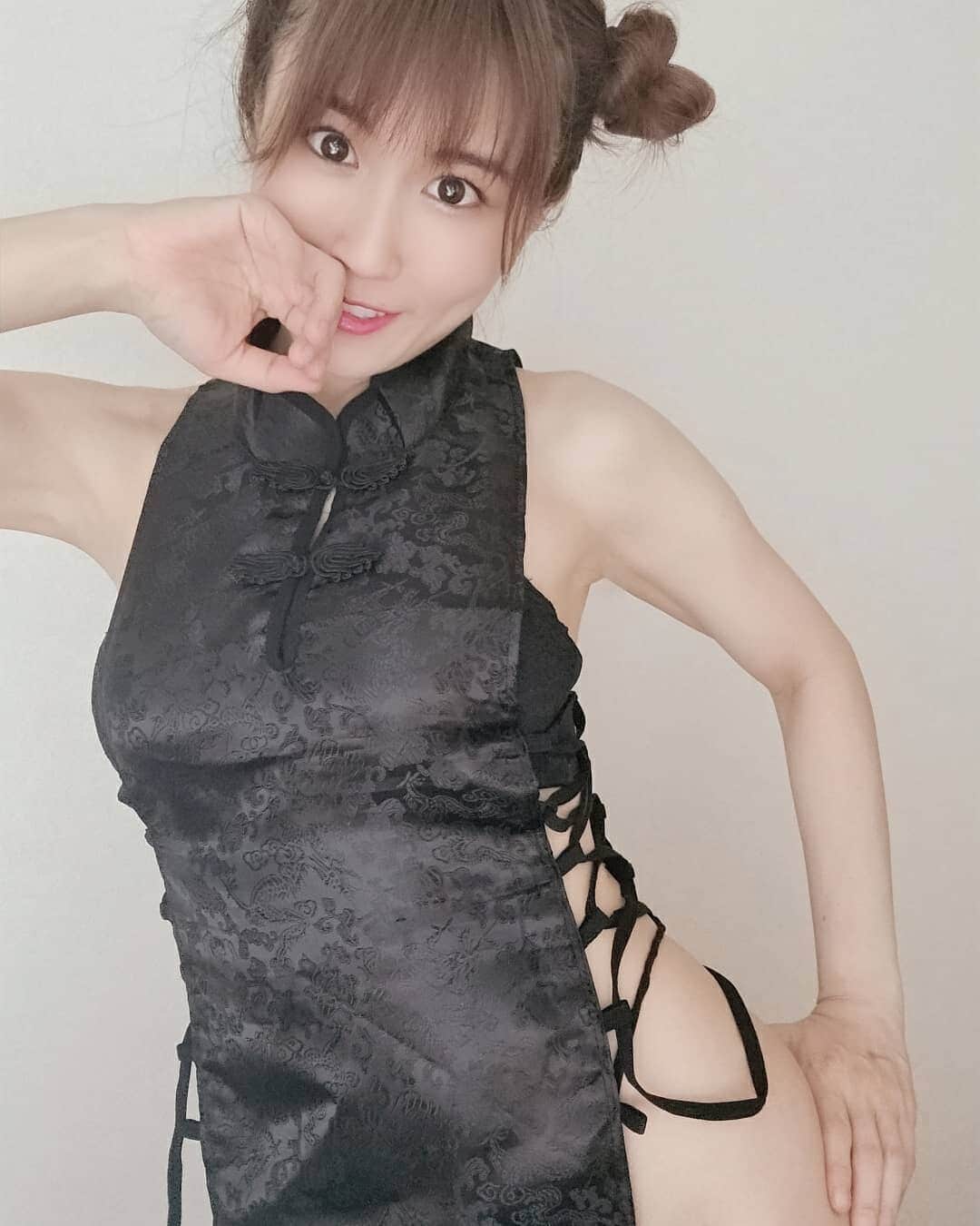 のインスタグラム：「連休明けは身体の調子が戻らなくて疲れを感じやすくなると思いますので無理せずです😌﻿ ９月も残り少し﻿ 😊﻿ 今年は特に時間がたつのが早く感じます。﻿﻿﻿﻿﻿  あっ‼️ちゃんと履いてますからご心配なさらずに☺️ ﻿﻿﻿﻿﻿ ﻿﻿﻿﻿﻿﻿﻿﻿﻿﻿﻿﻿﻿﻿﻿﻿ 17ライブというライブ配信アプリをしています❤️﻿﻿﻿﻿﻿﻿﻿﻿﻿﻿﻿﻿﻿﻿﻿﻿ アプリをダウンロードしていただいて﻿﻿﻿﻿﻿﻿﻿﻿﻿﻿﻿﻿﻿﻿﻿﻿ ようこ❤️🌸❤️🌸﻿﻿﻿﻿﻿﻿﻿﻿﻿﻿﻿﻿﻿﻿﻿﻿ と検索していただくと見れます✨﻿﻿﻿﻿﻿﻿﻿﻿﻿﻿﻿﻿﻿﻿﻿﻿ 19時頃から配信してます。﻿﻿﻿﻿﻿﻿﻿﻿﻿﻿﻿﻿﻿﻿﻿﻿ おうち時間にぜひ🤭﻿﻿﻿﻿﻿﻿﻿﻿﻿﻿﻿﻿﻿﻿﻿﻿ #ライブ配信#配信﻿﻿﻿﻿﻿﻿﻿﻿﻿﻿﻿﻿﻿﻿﻿﻿ #アプリ#17ライブ﻿﻿﻿﻿﻿﻿﻿﻿ ﻿﻿﻿﻿﻿﻿﻿﻿ #グラビア#インスタグラビア﻿﻿﻿﻿﻿﻿﻿﻿#綺麗になりたい﻿﻿﻿﻿﻿ #セクシー#sexy#笑顔#ダイエット﻿﻿﻿﻿﻿﻿﻿﻿﻿﻿﻿﻿﻿﻿﻿﻿ #diet#美容#美容好きな人と繋がりたい﻿﻿﻿﻿﻿﻿﻿﻿﻿﻿﻿﻿﻿ #お尻#尻#hip#インフルエンサー#PR」