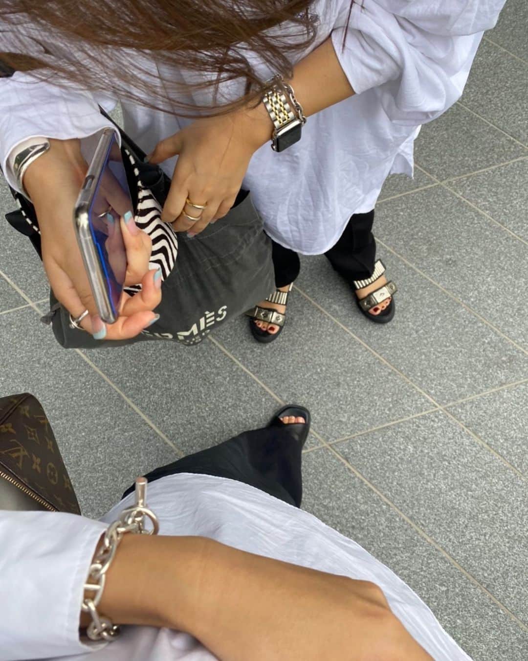 Naomiのインスタグラム：「🐼🦓🐼🦓 #white#black#coordinate #toga#hermes#louisvitton」