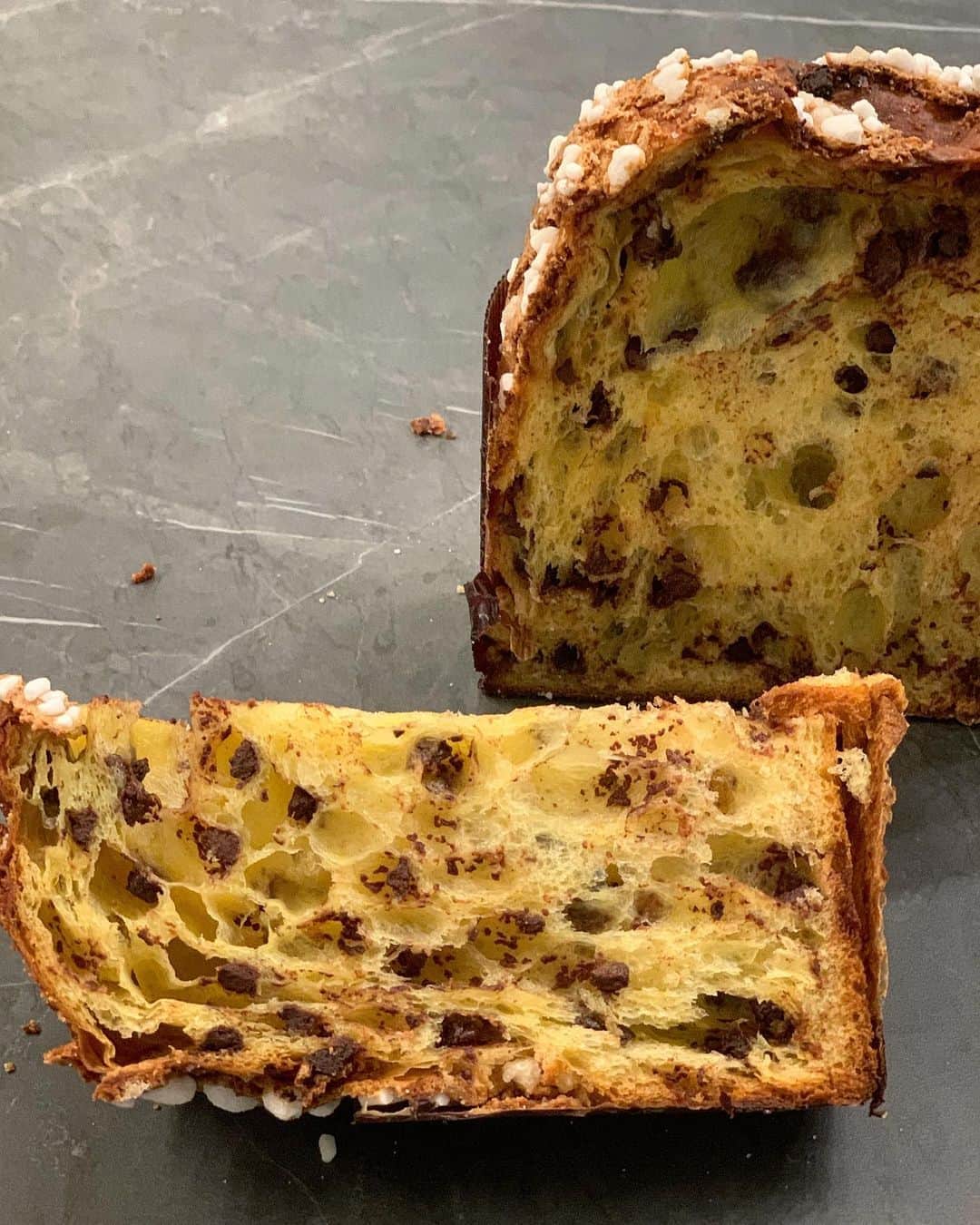 DOMINIQUE ANSEL BAKERYさんのインスタグラム写真 - (DOMINIQUE ANSEL BAKERYInstagram)「Today feels like Christmas. Not because I’m hoping 2021 comes sooner. And not because I’m eating @thisisfromroy panettone. But because it was a gift from @irenewongi who received extra panettone as a gift from Roy. And this became a gift for the whole family as we sit around after dinner and rip off chunks of orange and chocolate soft bread coated with the crunch of pearl sugar.」9月22日 11時27分 - dominiqueansel