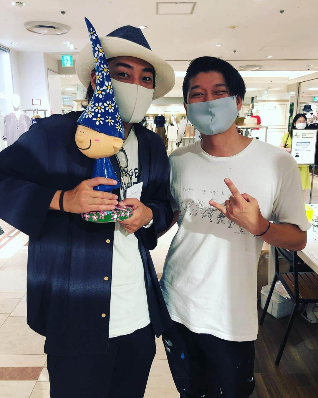 福士誠治さんのインスタグラム写真 - (福士誠治Instagram)「画家の五十嵐岳さん  岳ちゃんの横浜そごうでの展示を観にいってきましたぁー  絵を飾りお客さんと対応する岳ちゃんにとっても刺激されました。  いい絵も沢山あって本当に素敵な空間でした。  昨日で終わってしまったんですが、また是非やるときは皆さんも観に行ってみてください。  #福士誠治 #五十嵐岳 #画家 #横浜そごう #素敵空間」9月22日 11時57分 - seiji_fukushi