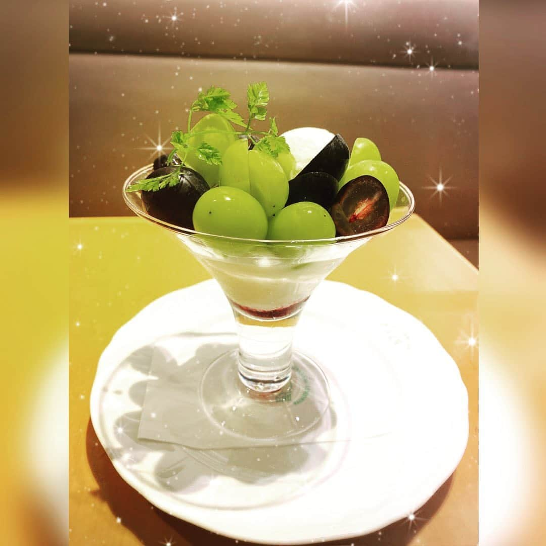 浅川悠さんのインスタグラム写真 - (浅川悠Instagram)「Had a fancy brand grape $30-💰✨parfait and and beers poured by beer meisters😋」9月22日 12時12分 - yuu_asakawa_insta