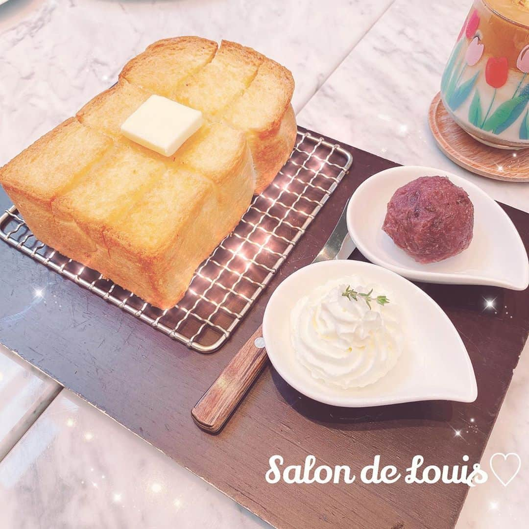 伊藤芽衣さんのインスタグラム写真 - (伊藤芽衣Instagram)「代官山にある﻿ かわいいカフェ♡﻿ ﻿ Salon de Louisさん﻿ （@salon_de_louis_ ）﻿ ﻿ かわいいだけじゃなくて﻿ お料理もとてもおいしかった♡﻿ ﻿ #あんバタートースト　も絶品♡﻿ ﻿ #salondelouis #ruicafe﻿ #代官山カフェ　#ruijewerly﻿ #渋谷カフェ　#韓国風カフェ﻿ #東京カフェ部　#韓国カフェ﻿ #ルイジュエリーカフェ﻿ #salondelouisjewerlycafe﻿ #おしゃれカフェ #fint  #フィント ﻿ #ガーリーコーデ #ヘアアレンジ﻿ #クラシカルコーデ #ツインテール﻿ #kawaii #ロリータファッション ﻿ #ダルゴナコーヒー」9月22日 12時06分 - itoumei