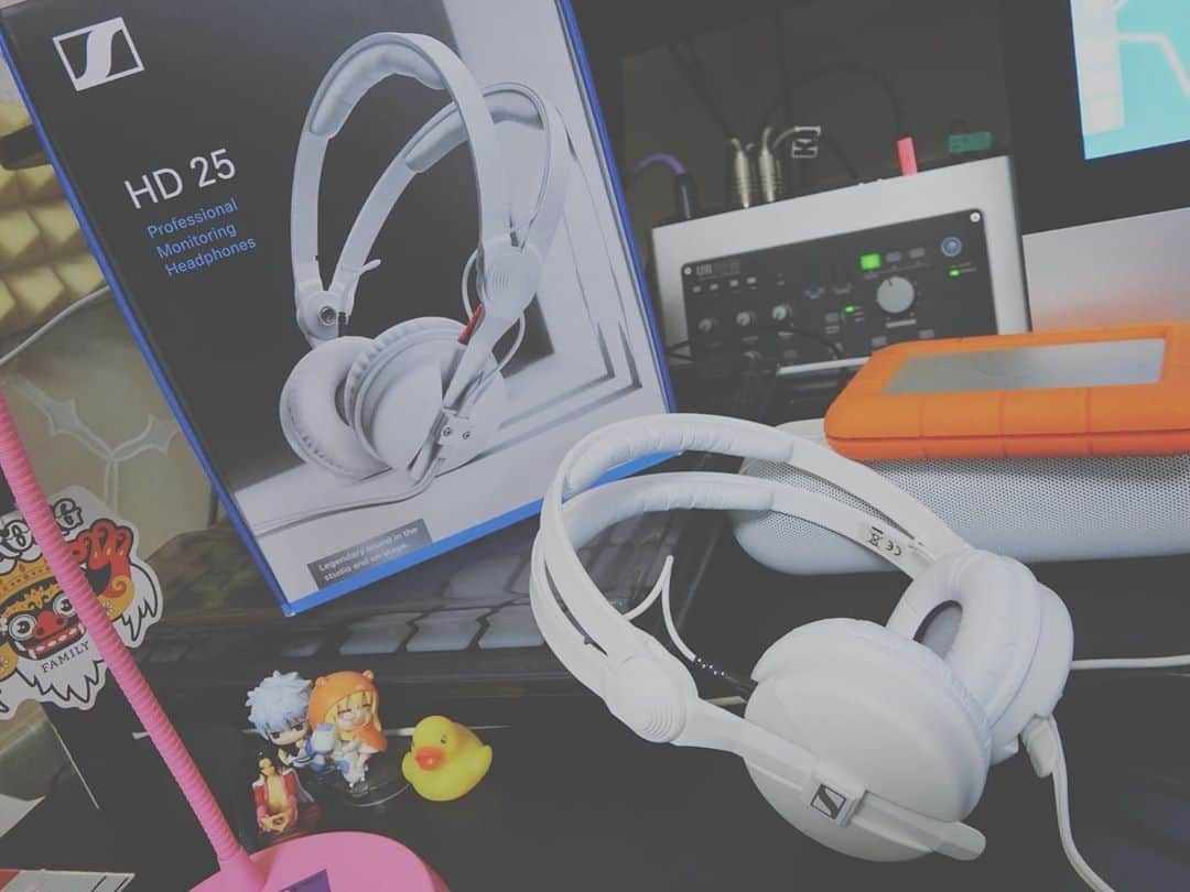 DJ NATSUMIさんのインスタグラム写真 - (DJ NATSUMIInstagram)「Thank you @sennheiserjapan  Sennheiser HD 25 Limited Edition White🤍 This item is available only in APAC . #HD25 #ゼンハイザー #sennheiser #sennheiserhd25 #sennheisermicrophone #headphone #宅録 #PR」9月22日 12時36分 - dj_natsumi