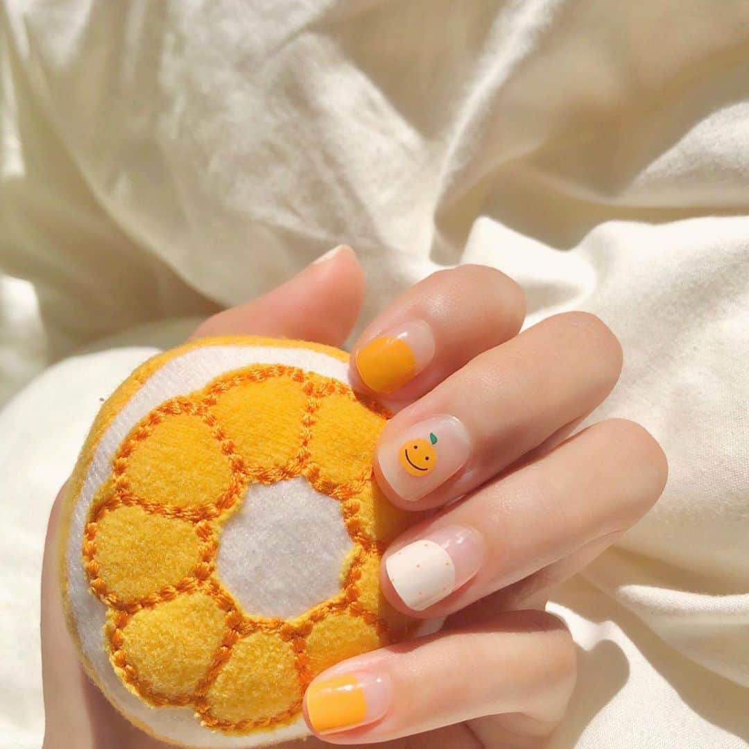 ユジョン のインスタグラム：「잡는다고 잡히지 않는 것이 있다 흘러가는 시간이 그렇고, 아쉬웠던 여름이 그랬으며 스쳐가는 바람이 그렇듯 너도 그러하다  가을이 오고 모든 계절이 온다. #유딩세상」