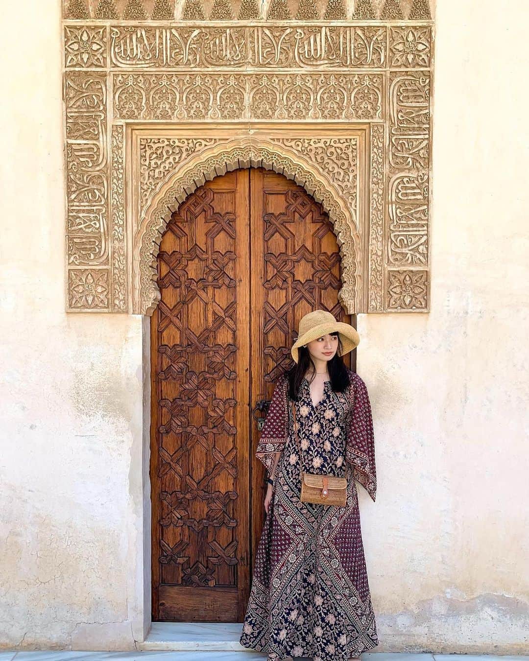shihori.kathleenのインスタグラム：「スペイン旅行記その①🇪🇸🥘  carbootsで買った民族ワンピース🧝🏼‍♀️&バリのお土産のバッグ✌︎  なつかし」