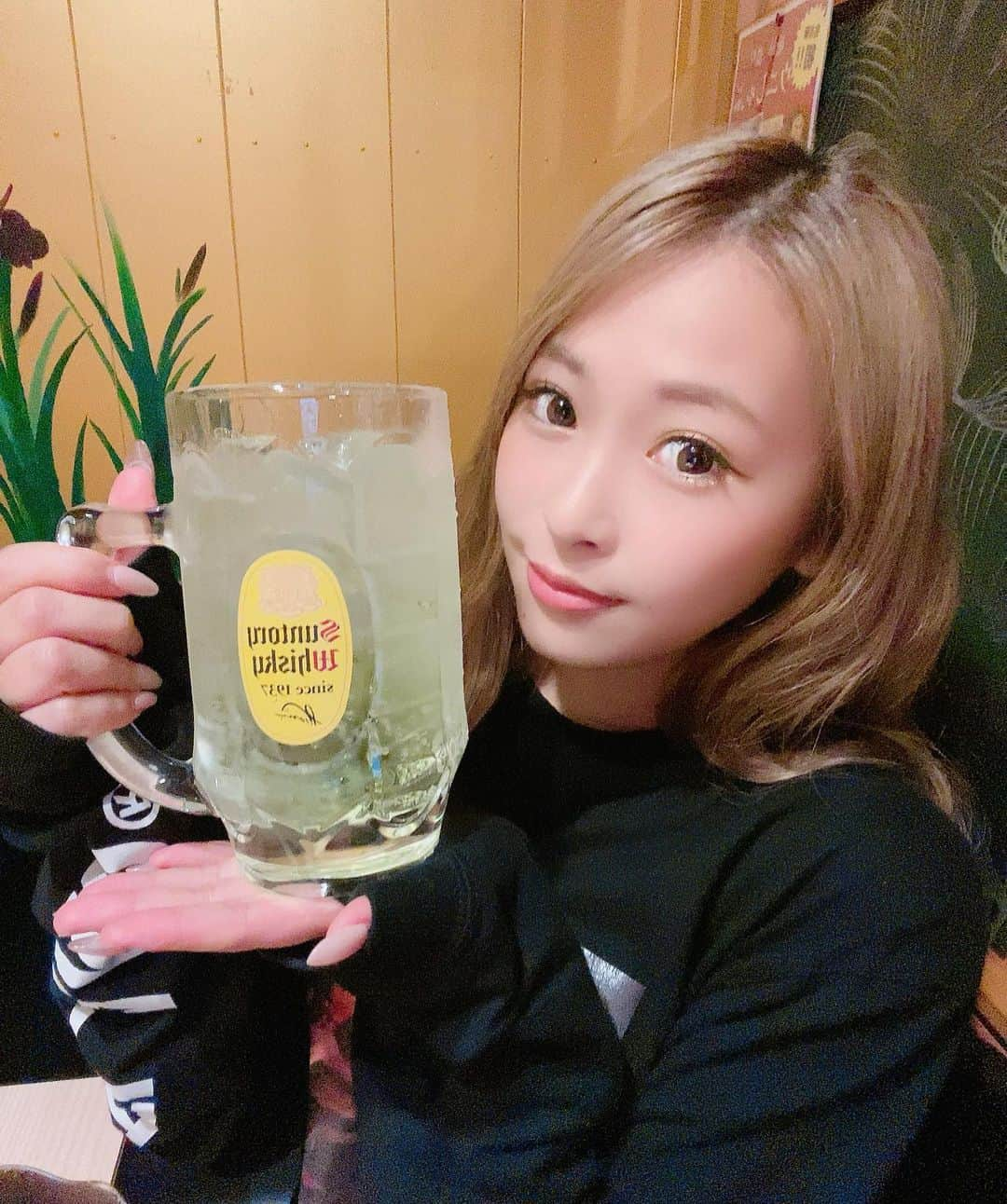 IORIさんのインスタグラム写真 - (IORIInstagram)「・ 食べる事飲む事が大好きです😌 ・ ご飯いきましょ？😋😋♡ ・ ・ ・ #名古屋#錦#錦3#シェリエ#GOLD# キャバクラ#キャバ嬢#シャンパン#撮影#followforfollowback #likeforlike#キャバ嬢の日常#メガジョッキ」9月22日 12時51分 - iori_gold