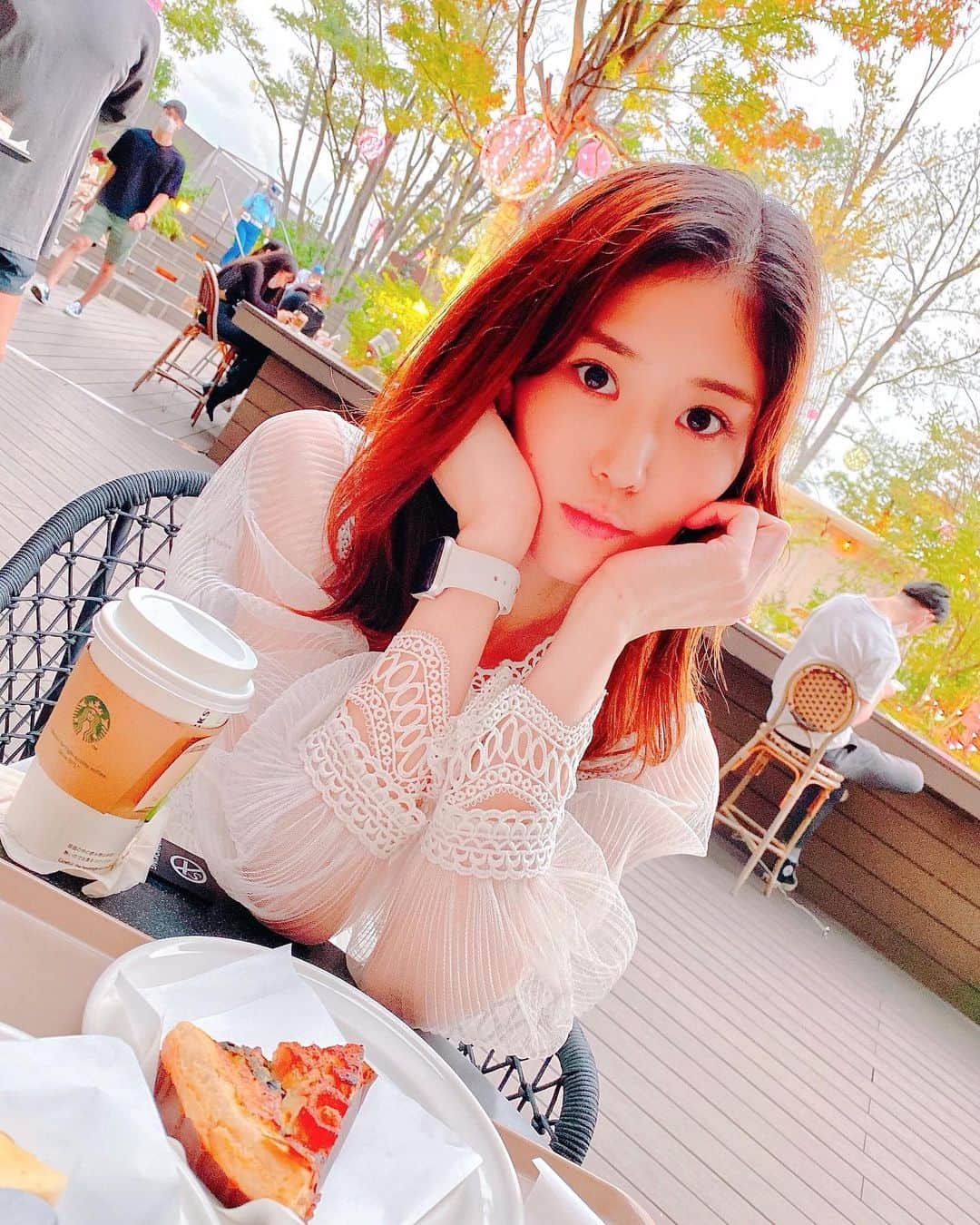 のインスタグラム：「久しぶりにおた活👶👶🍟 久しぶりにお台場のジャンプショップ行きました💖🐻🎀ゴンさんゲット👍🥺 夜、凄い冷えて衣装チェンジ🎽笑 初めて#東急プラザ表参道原宿 のテラスも行きました💎✨❄️イルミネーション可愛かった🍌✨  この連休はよく歩いてます😋✨ 股関節が悪いから、しっかり運動しないと‼️  そしてそして、秋アニメ熱すぎて今からワクワク止まらない🥺🥺❤️ 今年最後の楽しみ、おたく楽しむぞ😚ちゅ💞  #秋 #散歩 #原宿 #お台場 #夜景 #kiss #love #少年ジャンプ #おたく #hunterxhunter #鬼滅の刃 #shopping #公園 #イルミネーション #スタバ 率高😳 #猫 #猫すたぐらむ #cat #followmee #followｍe #follow #instagram #instalikers」