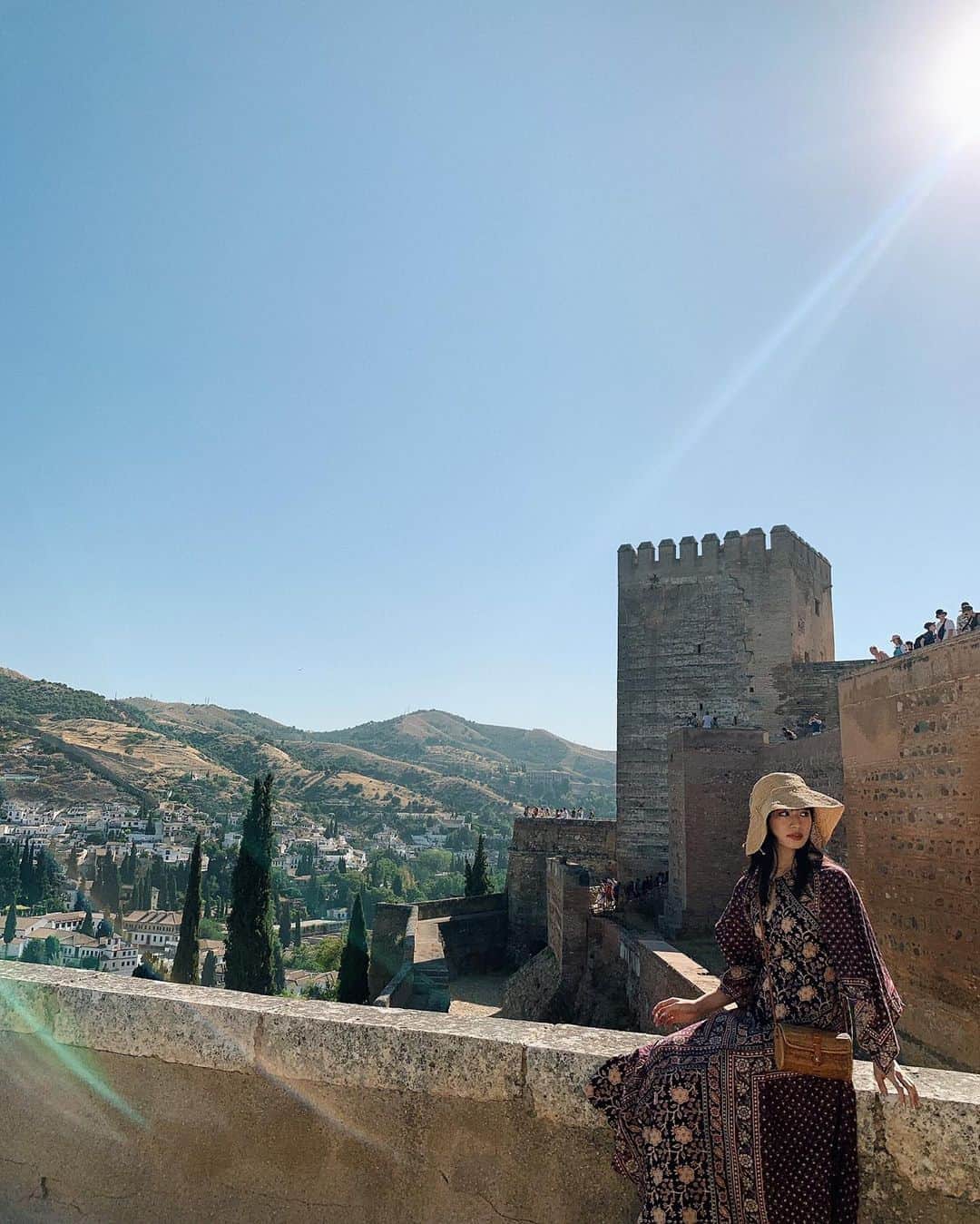 shihori.kathleenのインスタグラム：「スペイン旅行記その②🇪🇸🥘  “素敵な旅には3着の素敵なワンピースを‘’   しほりずルール🐿」