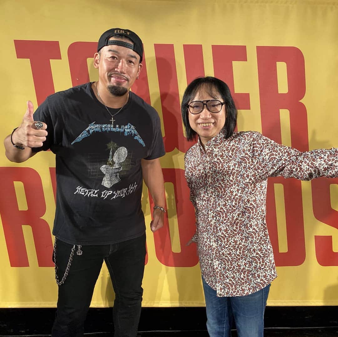 武蔵のインスタグラム：「日本の"メタルゴッド"伊藤政則さんのトークライブに参戦してきました。  メタル、ホラー映画、ムサフェスの話、楽しかった🤟⚡  #武蔵 #政則十番勝負 #heavymetal #metallica  #motleycrue  #horrormovies  #towerrecords」