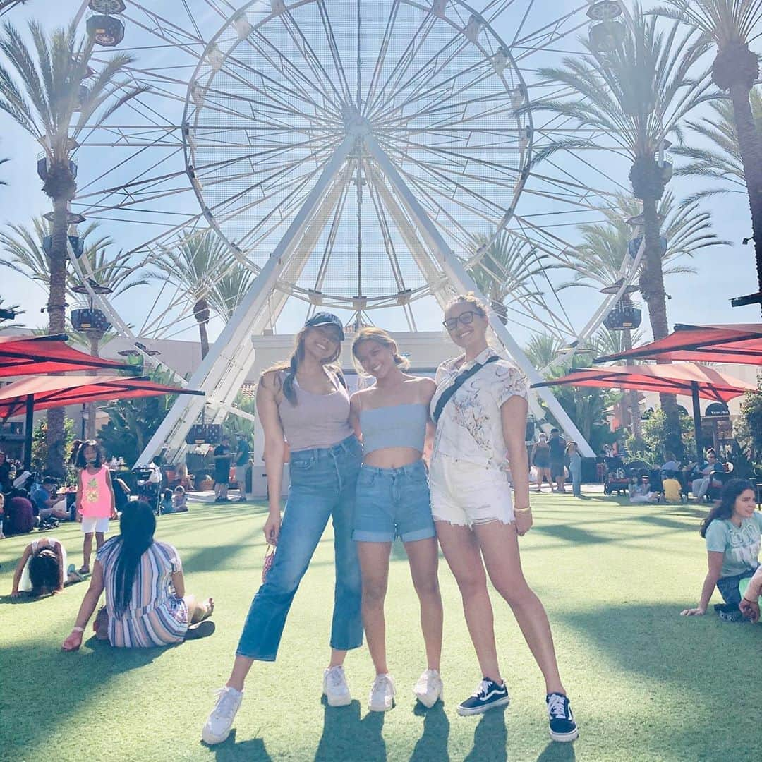 カリッサ・ムーアさんのインスタグラム写真 - (カリッサ・ムーアInstagram)「A little glimpse of normal ☺️ Shopping with the girls @caylakmoore @vaihitimahana @leihookano ❤️❤️」9月22日 13時23分 - rissmoore10