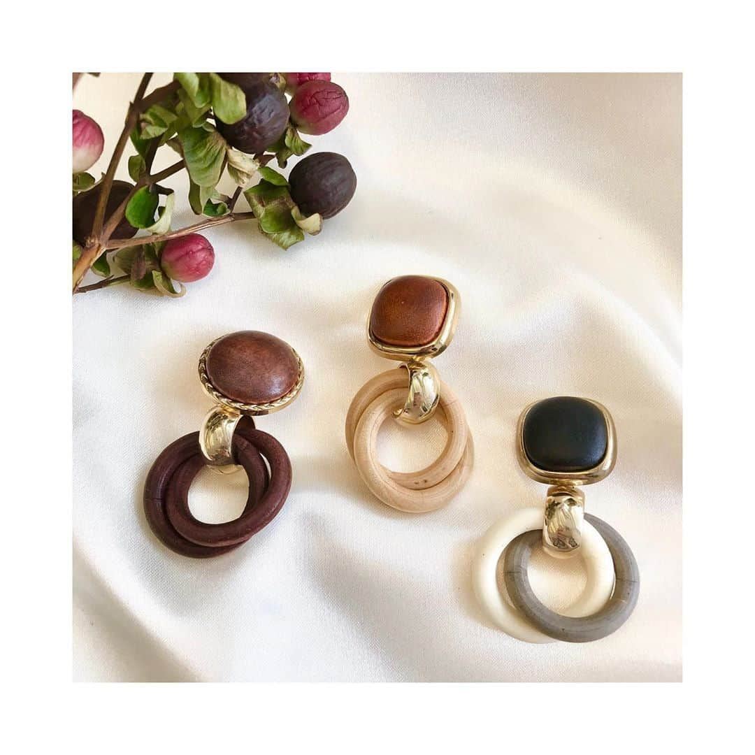 BOX CHARM Industryさんのインスタグラム写真 - (BOX CHARM IndustryInstagram)「ウッドパーツ🍂 . これからの季節に付けたくなる色味のウッドパーツです！ . ベージュやブラウンカラーは優しい色合いなので暖かく、柔らかい印象になりますね😌 ピアス、イヤリングにおすすめです！ . ペア割本日まで！！！！ . . #boxcharmindustry #boxcharm #handmade #accessory #custom #handmadeaccessory #wood #earrings #pierce #natural  #ボックスチャームインダストリー #ボックスチャーム #ハンドメイド #アクセサリー #ハンドメイドアクセサリー #ピアス #イヤリング #ウッド #ウッドピアス #ウッドパーツ #ナチュラル #ナチュラルカラー #オリジナルアクセサリー #カスタマイズ #カスタム」9月22日 13時17分 - bcindustry_