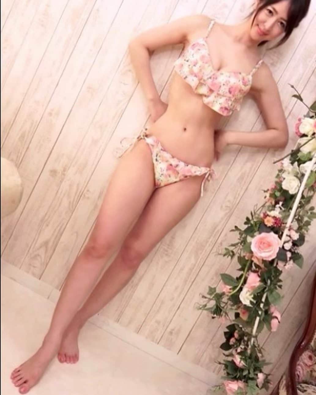 のインスタグラム：「DMM.COMさんからまた出たよ✨チェックよろしくです^_^ #水着 #オーディション #タレント #マシェバラ #dmm #猫 #大好き #芸能人 #スタイル #撮影会 #東京 #ファションショー #携帯 #モデル #筋トレ #女優」