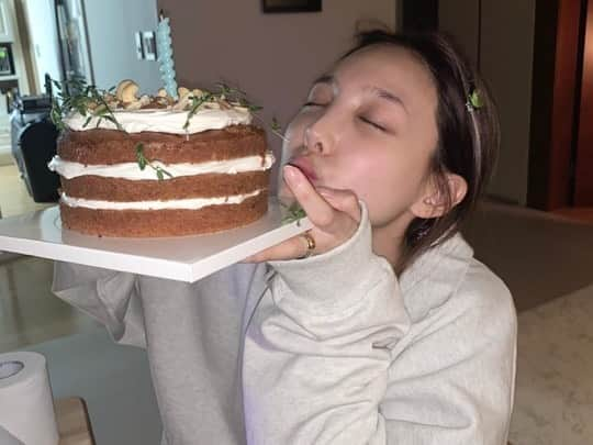 TWICEさんのインスタグラム写真 - (TWICEInstagram)「울언니생일축하한디야아아🧡🦄🦄」9月22日 14時09分 - twicetagram