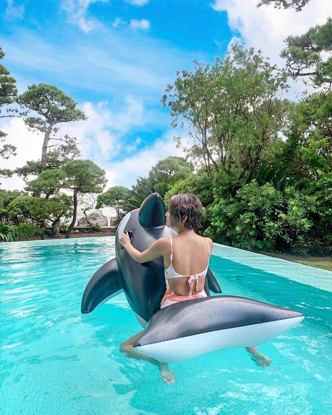 中山千恵子さんのインスタグラム写真 - (中山千恵子Instagram)「今年も焼けたー🏖  落ち着いたらレーザーせねば🤔  シミが気になるお年頃😂  #葉山#プール#自宅プール#うきわ#黒肌#暗髪#グレージュカラー#エステティシャン#レーザー#シミ取り#summer2020」9月22日 14時20分 - n0426c