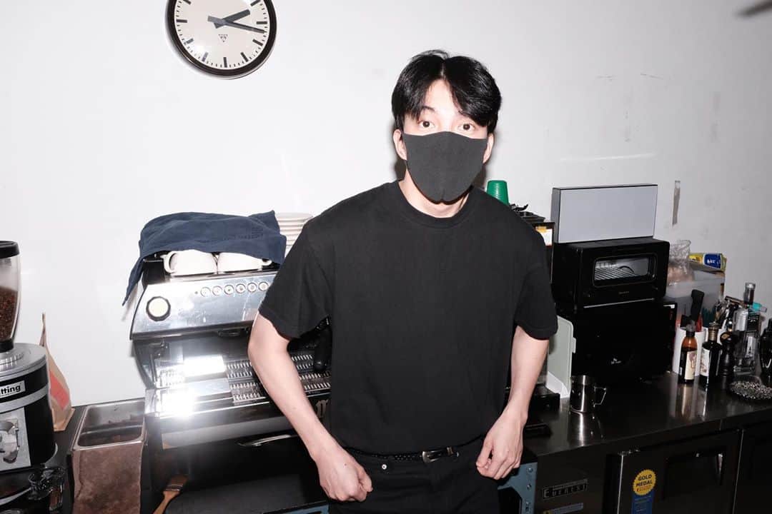 のインスタグラム：「오랜만에 카메라 📸」