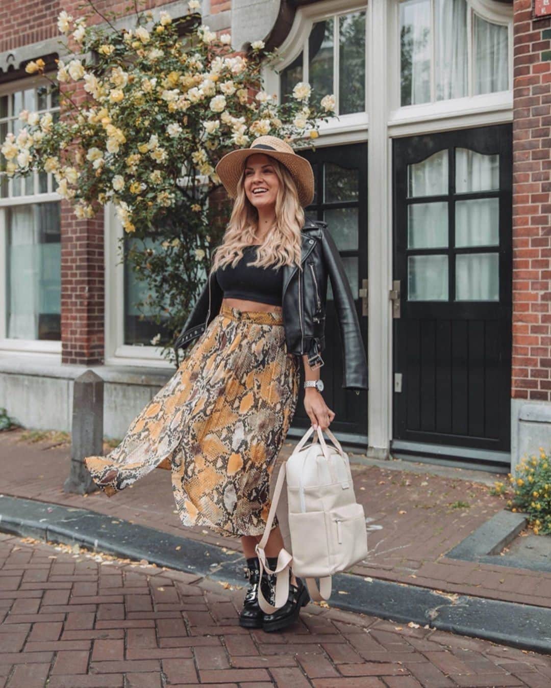 Kapten & Sonさんのインスタグラム写真 - (Kapten & SonInstagram)「'Never miss a chance to dance.' 🙃 beautiful @vanezia_blum with our backpack Bergen "Sandstone" another time on tour in amsterdam. Did you like our storyquiz about amsterdam? 💛 #bekapten #kaptenandson⁠ .⁠ .⁠ .⁠ #amsterdam #amsterdamcity #amsterdamlife #amstergram #traveling #travelers #takemethere #fashionlover」9月22日 14時30分 - kaptenandson