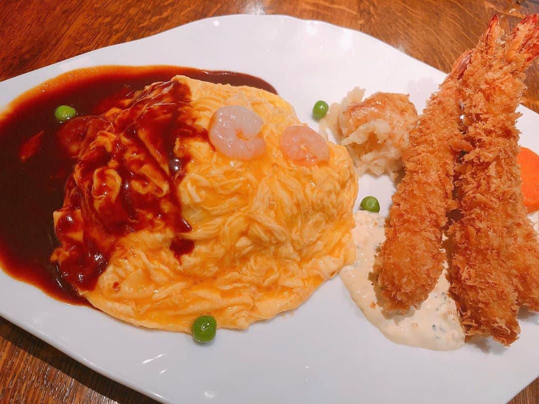 麻生夏子さんのインスタグラム写真 - (麻生夏子Instagram)「グリル満点星の、オムレツライスとエビフライのワンプレートミックス。 洋食が最近マイブーム。  シンプルだけど美味しいんだよなあ。 ごちそうさまでした。」9月22日 14時34分 - natsukoaso0806