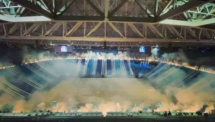 デヤン・ロヴレンのインスタグラム：「Happy 40th anniversary of the fan movement Zenit ⚪️🔵⚪️🔵  Thank you for your unconditional support over these years.  Happy to be a part of you and this amazing club.   We go again on Saturday 💪🏻」