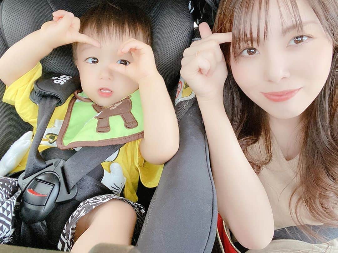 Momoeのインスタグラム：「みよのポーズのマネ👉笑 . .  #happy #家事 #育児 #family #家族 #boy #smile #男の子 #息子 #code #love #lucky #kids #子供 #thankyou #宝物 #ベビー #fashion #follow #心 #縁 #パパ #ママ #家族写真 #男の子ママ #赤ちゃん」