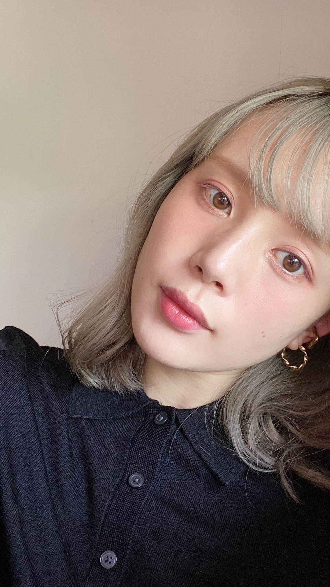 目見田早弥子のインスタグラム：「たくさん質問いただいていた眉毛メイクについて◯ 簡潔にまとめたのであまり参考にならないかも..😢😂 ちなみに今は脱色してますが、脱色したりそのままだったり..気分で変えてます👌🏻」