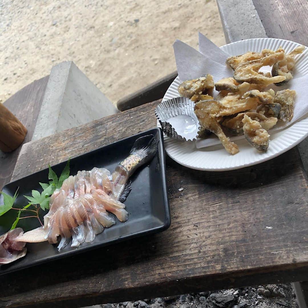 山本憲吾さんのインスタグラム写真 - (山本憲吾Instagram)「#黒川水産 めちゃ楽しかった‼️ 食糧求めて魚釣って 焼いて、揚げて、刺身にして、、 ありがとう魚たち。笑  ぜひみなさん行ってみて‼️  #黒川水産 #駒ヶ根」9月22日 15時27分 - marukome.k