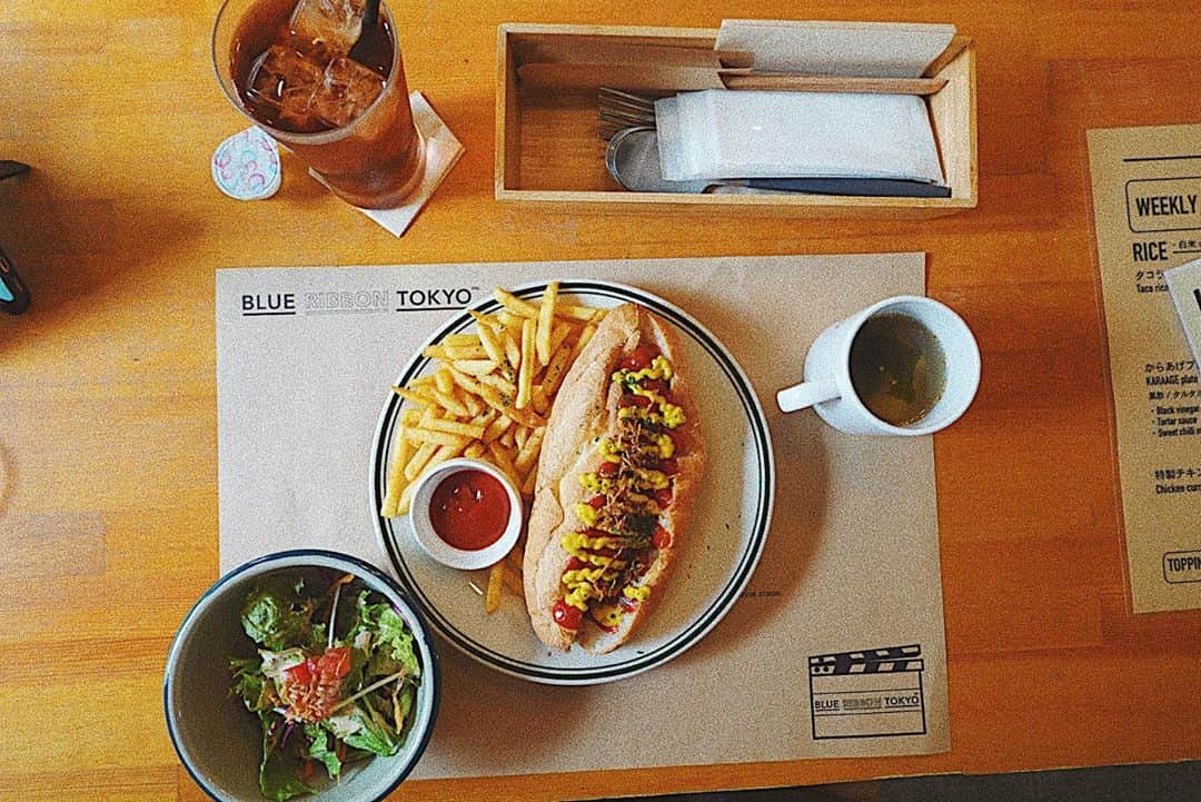 山川就史のインスタグラム：「hot dog🌭  #ig_japan #japanlife #tokyolife #instajapan #jj #picoftheday #tbt #love #japan #tokyo #swag #instagood  #tflers #beautiful #funjaran #lunch #cafe」
