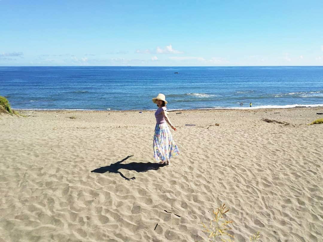 市川みかのインスタグラム：「ドライブが大好きで渋滞も全く気になりません。 渋滞あってこそのドライブ。  青い空と青い海と白い砂と煌めく夜景とドライブ、最高です✨ 　 　 #タビジョ #女子旅 #日帰り旅行 #国内旅行 #旅スタグラム #ドライブ #drive #trip #travel #summer #summerday #japanesegirl #InstagramJapan #lovers_japan #photo_jpn #pics_japan #photos #viewpoint #beautiful_spot #photography #photooftheday #picoftheday #tagsforlikes #tflers #follow #instagood #instadiary #instalike #instamood #instafollow」