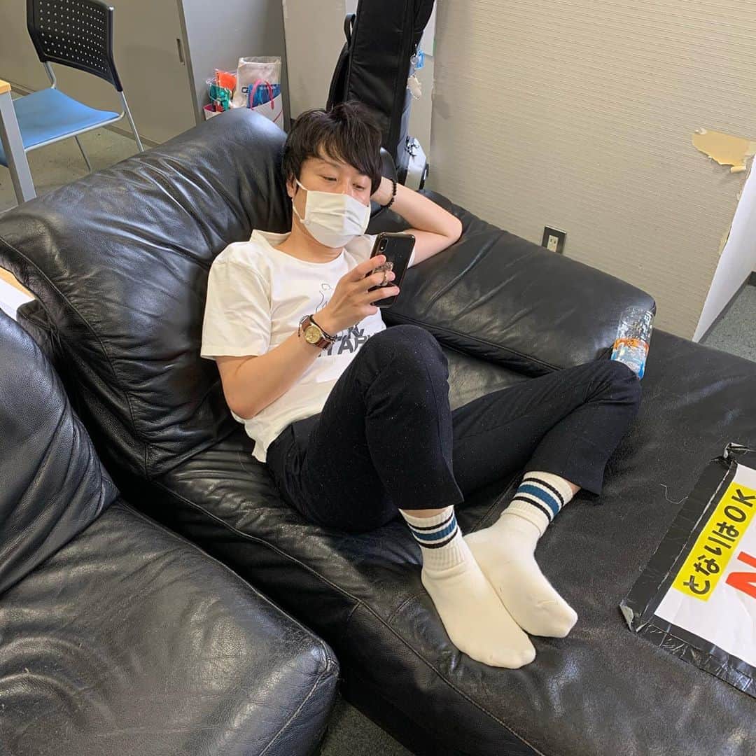 池田真一のインスタグラム：「リリーさんが楽屋の後輩全員にこっちこっち〜弁当ご馳走してくれました！  リリーさんいただきます！！！！」