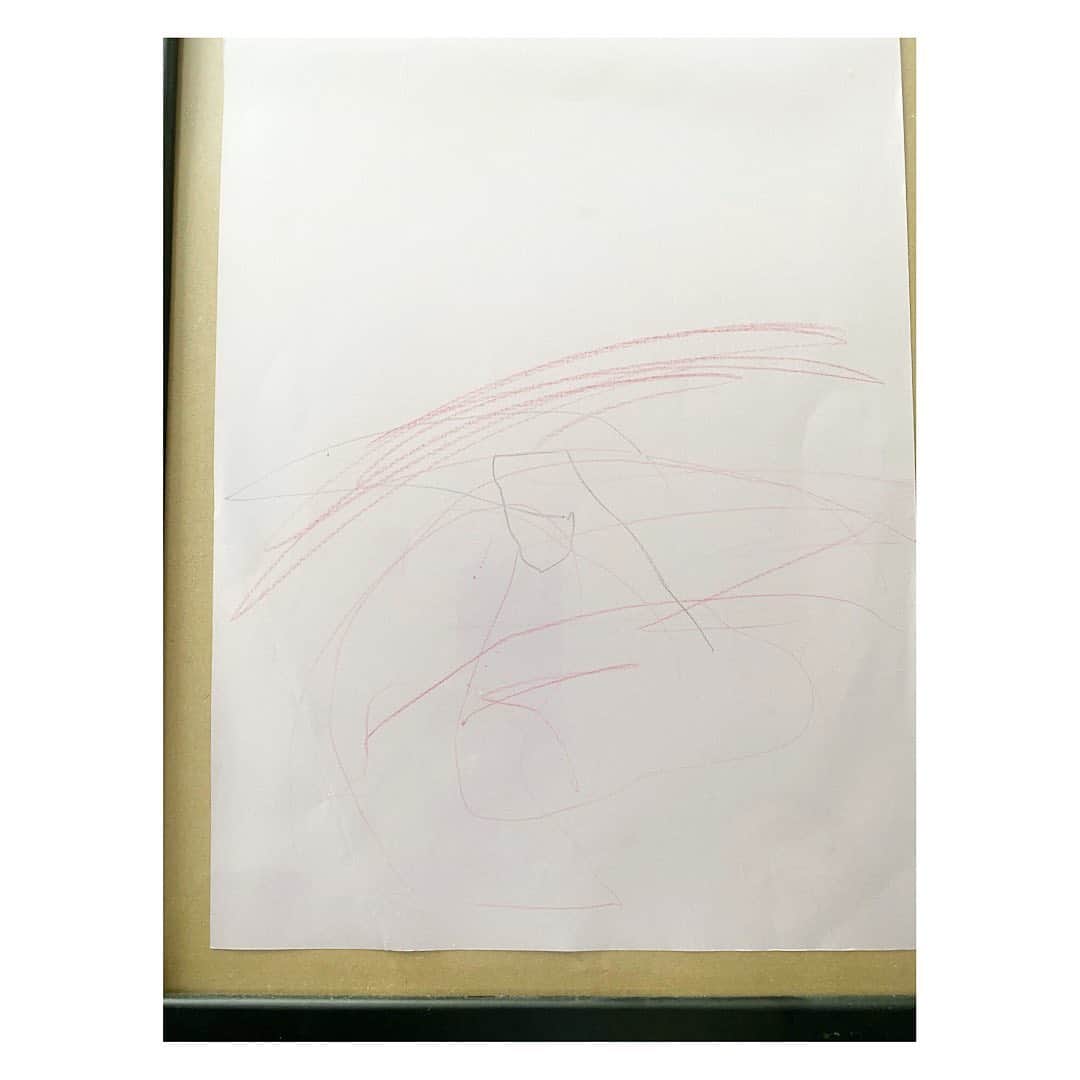 柏木作夢さんのインスタグラム写真 - (柏木作夢Instagram)「息子が描いた絵。 ・・・・・・・ #drawing #line #画伯 #景色と見る景色 #1歳6ヶ月 #こどものいる暮らし #子供のいる暮らし」9月22日 15時52分 - samukashiwagi