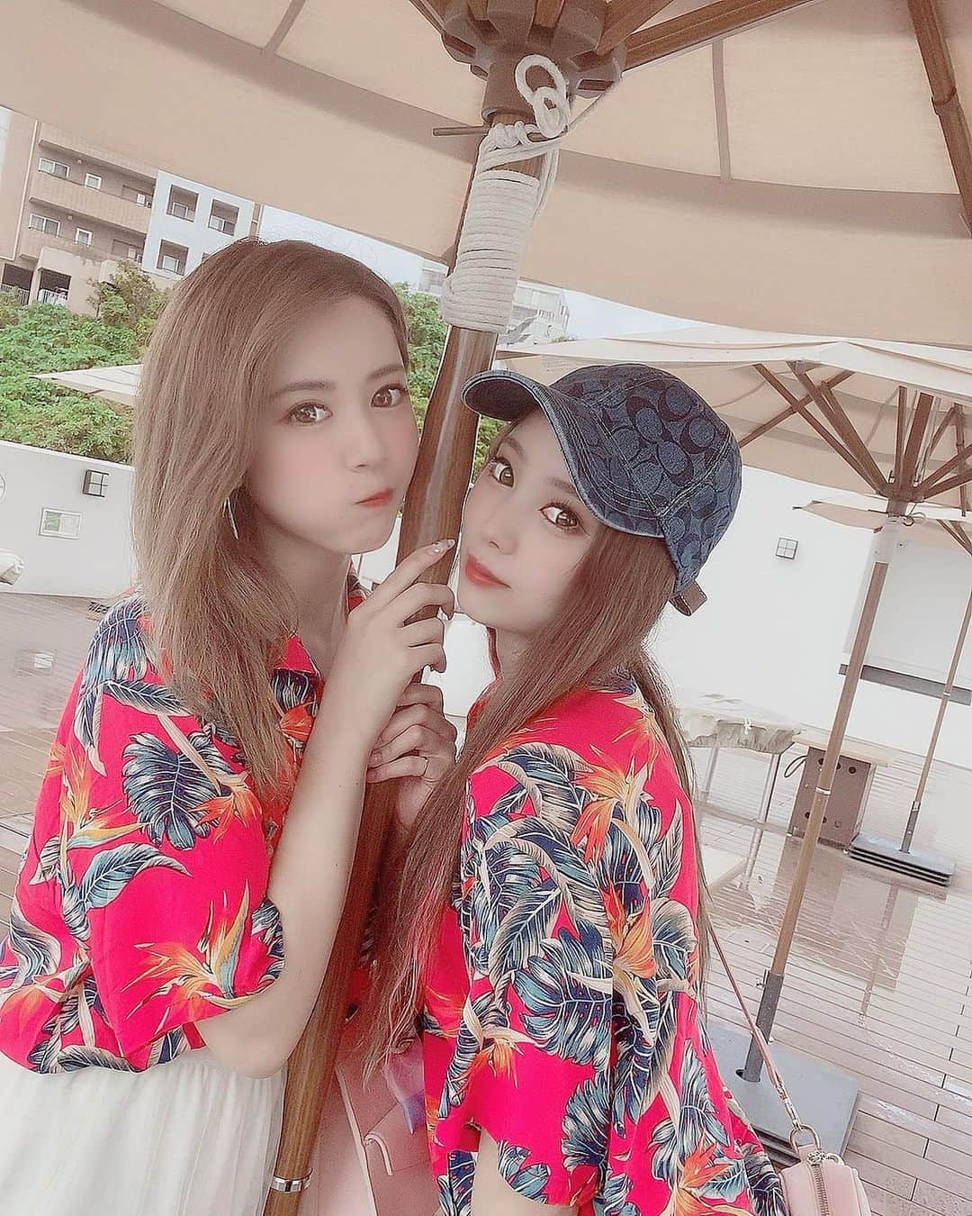 嶋谷愛（あいちゅん）のインスタグラム：「. 今日はアロハでござる。 大阪帰ったら パジャマになるやつだね🤣笑 . . . #アロハシャツ #国際通り #沖縄 #沖縄観光 #沖縄旅行 #Aloha #okinawa #宮古島 #石垣島 #COACH #l4l #❤」