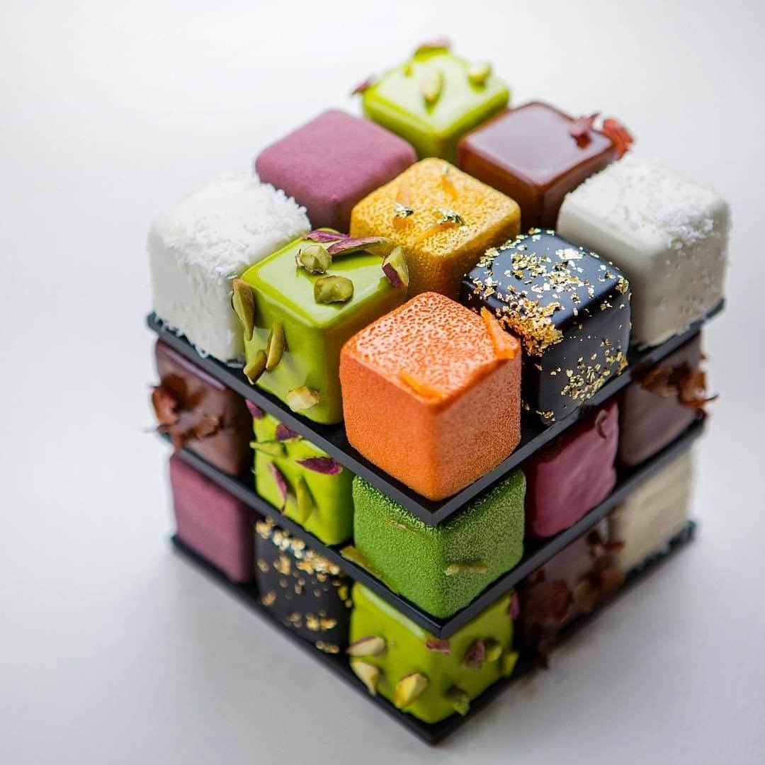 9GAGさんのインスタグラム写真 - (9GAGInstagram)「Rubik's cake By @cedricgrolet - @9gagnomnom #cake #rubikscube #9gag」9月22日 15時57分 - 9gag